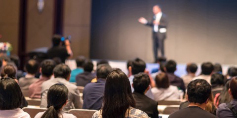 Una agencia normal para gente normal